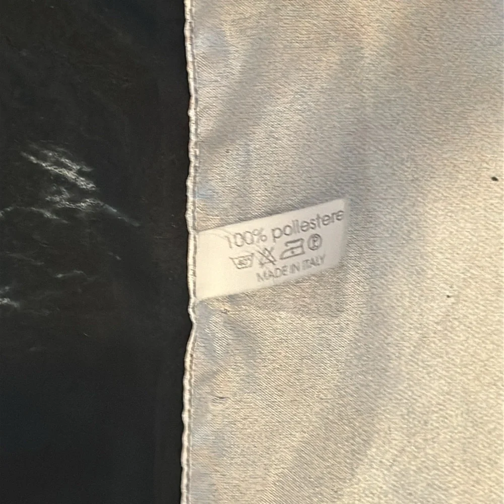 DOORS scarf by the Doors Music Co. black, silver and gray. Excellent optics